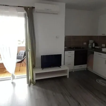 Rovinj Apartment Eni, Parking And Wifi Gratis * 罗维尼